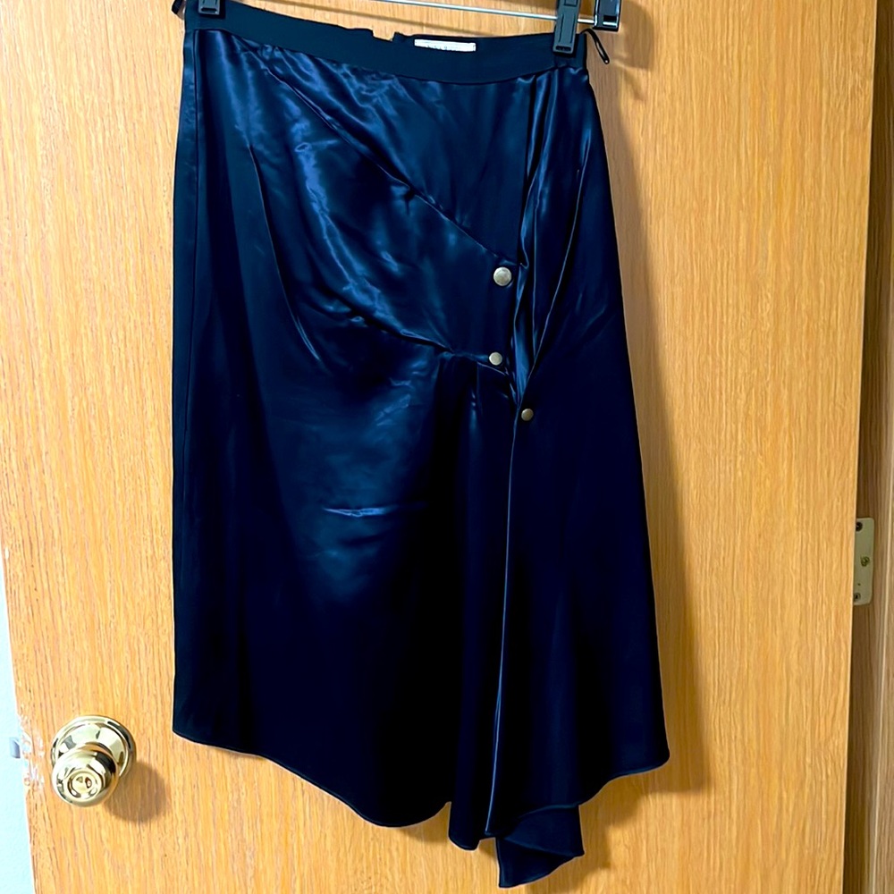 A Nina Ricci Black skirt, size 34 EU.
